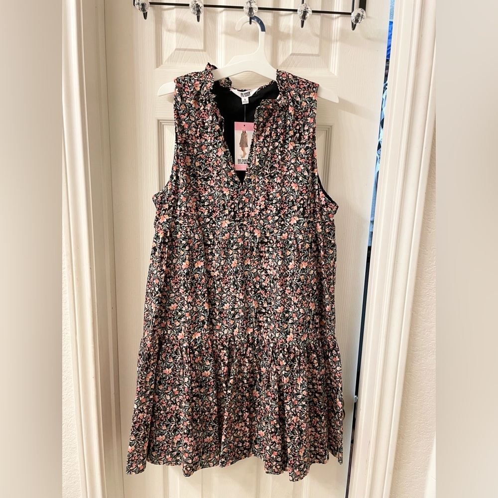 BB DEKOTA BY STEVE MADDEN. Cute midi dress with floral prints.